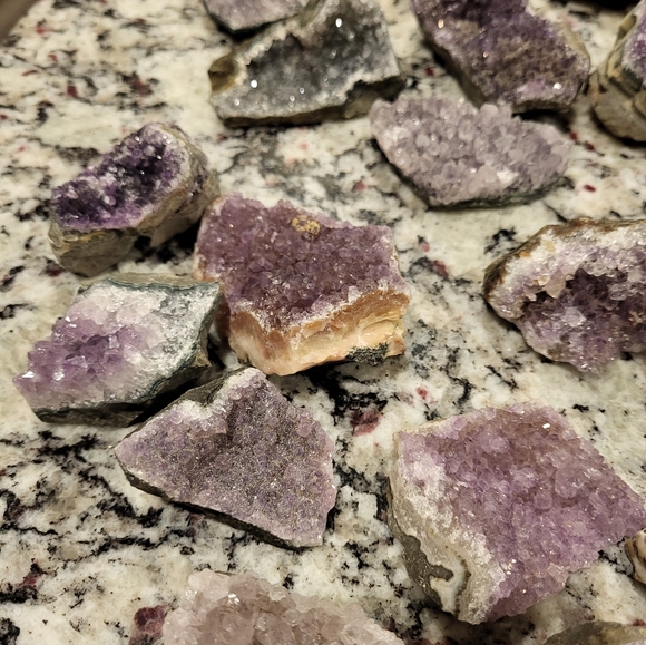 10 Raw Amethyst Beatutifully Cut Crystals - Picture 13 of 15